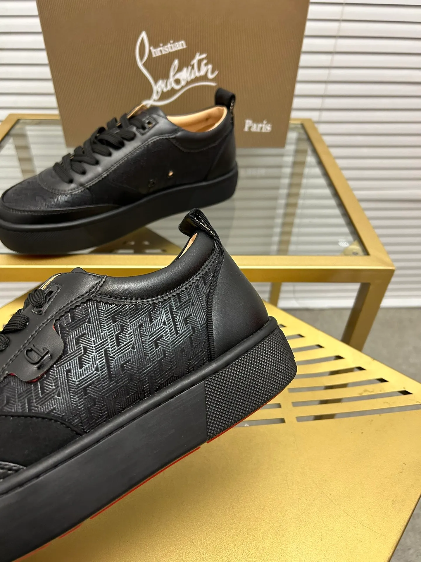 (Customized model) Ex-factory price is 600. christian louboutin (CL red sole shoes) counter series, casual sneakers for couples 📢 📢 📢 Exclusive hot style release 🎈🎈💪 Movable latex feet 👻 Finished outsole line [Proud] 😝Female 35-40# Male 38#-46, global supply😝 [Top version]: Original imported genuine leather upper, top original leather lining, original molded TPU outsole, original 1:1 detail processing, original shoe last,
